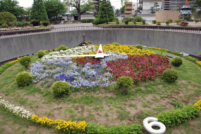 岡崎公園の花時計